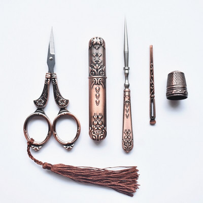 Retro sada nožníc Vintage nožnice Úložná trubica na ihly Šidlo Navliekač nite Náprstok Vyšívacie nite Krajčírske nožnice Šijacie nástroje DIY