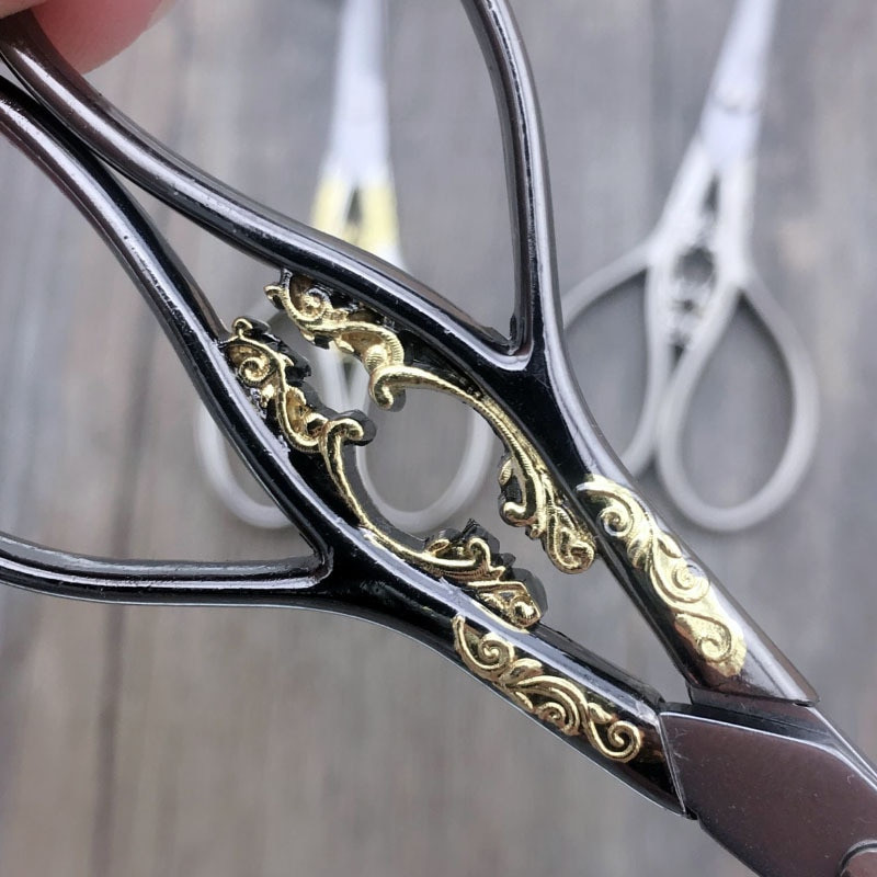 1 tk Euroopa vanaaegsed roostevabast terasest lillekäärid õmbluskäärid DIY tööriistad lillemustritega tikandid käärid