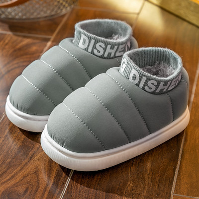 Textilné papuče s vyšívaným textom a hrubou zamatovou podšívkou pre chlapcov