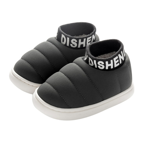 Textilné papuče s vyšívaným textom a hrubou zamatovou podšívkou pre chlapcov