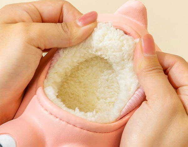 Kasdienės vaikiškos šlepetės su pūkiniu pamušalu – trijų spalvų