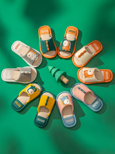 Nový model detských papúč s výšivkou pre chlapcov aj dievčatá