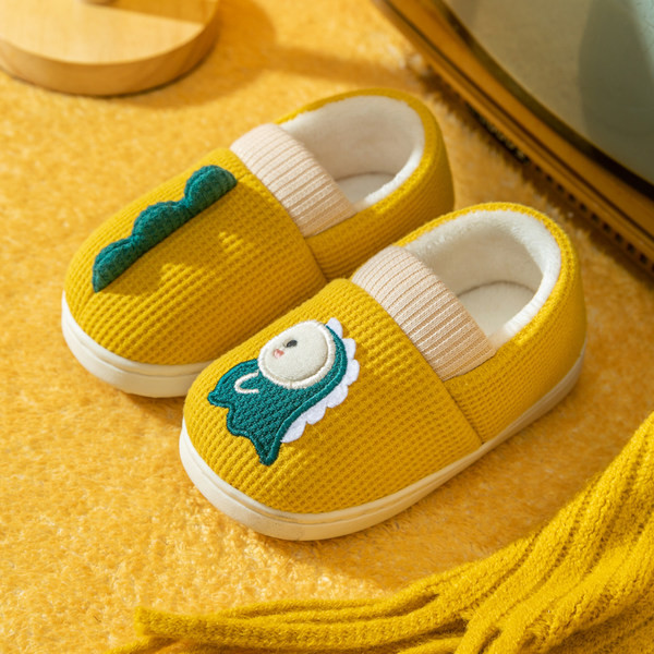 Цветни домашни пантофи с апликация и равна подметка за момчета 