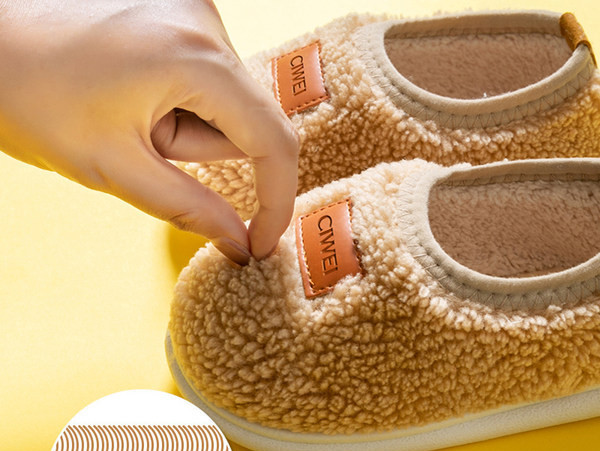 Papuci de puf pentru copii cu logo