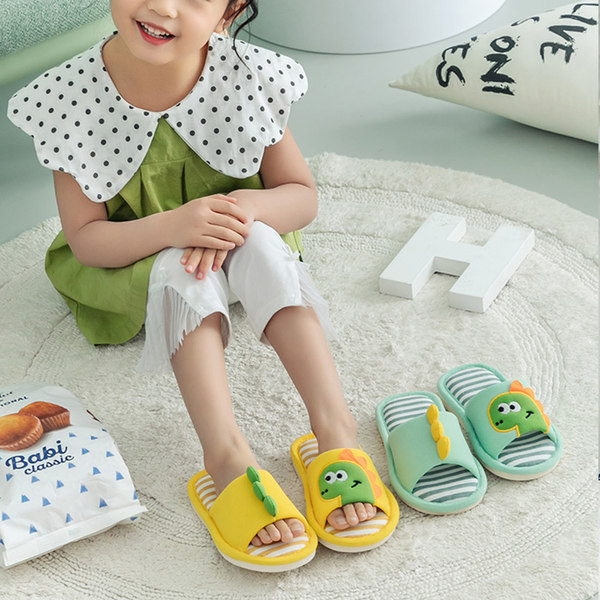 Papuci de casă cu element 3D pentru băieți și fete