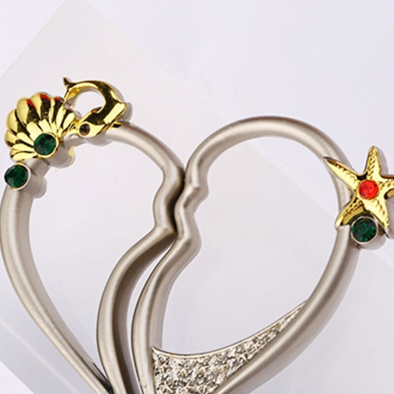 Foarfecă de broderie de epocă. Artizanat din țesătură manuală, tăiere ață