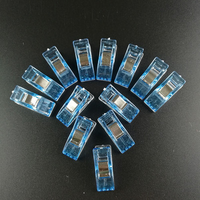 50 ks/balenie klipov, plastových klipov na šitie, pevných klipov na patchwork, remeslá, priehľadných prešívaných prešívaných prikrývok, patchworkových klipov, kovových klipov na odevy.