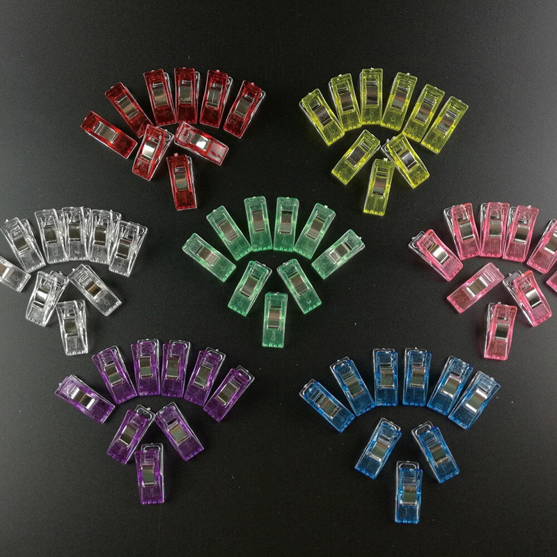 50 ks/balenie klipov, plastových klipov na šitie, pevných klipov na patchwork, remeslá, priehľadných prešívaných prešívaných prikrývok, patchworkových klipov, kovových klipov na odevy.