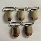 Метални щипки за залъгалка с тиранти Държачи Кръгла дупка за лице Закопчалка за тиранти Аксесоари за дрехи Кръгла квадратна пластмасова вложка