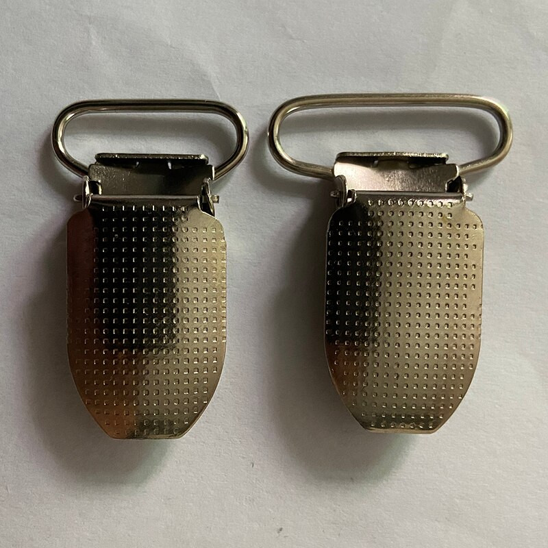 Метални щипки за залъгалка с тиранти Държачи Кръгла дупка за лице Закопчалка за тиранти Аксесоари за дрехи Кръгла квадратна пластмасова вложка