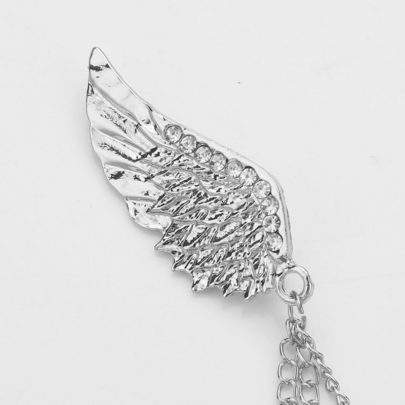 Módna brošňa s kamienkami, detailná dvojitá retiazka s anjelskými krídlami, strapce, oblek, klopa, golier košele, brošňa na pánske doplnky