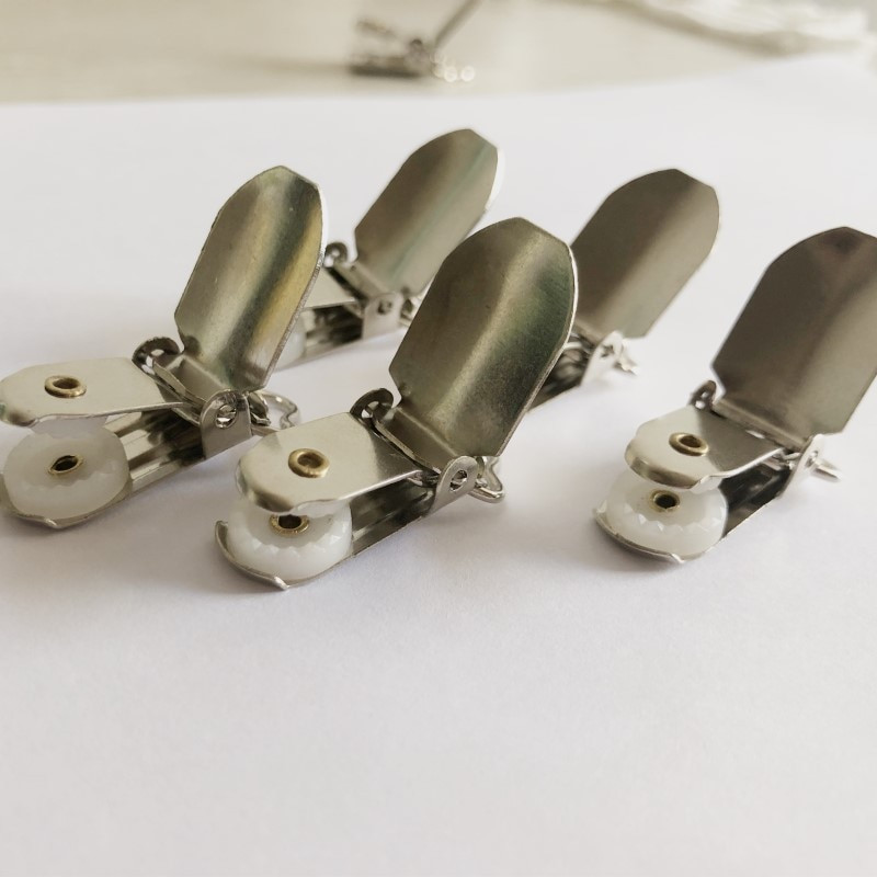 Kovové traky Paci, klipy na cumlík, detské cumlíky, spony, retiazkové príslušenstvo, plastový háčik, 30 ks