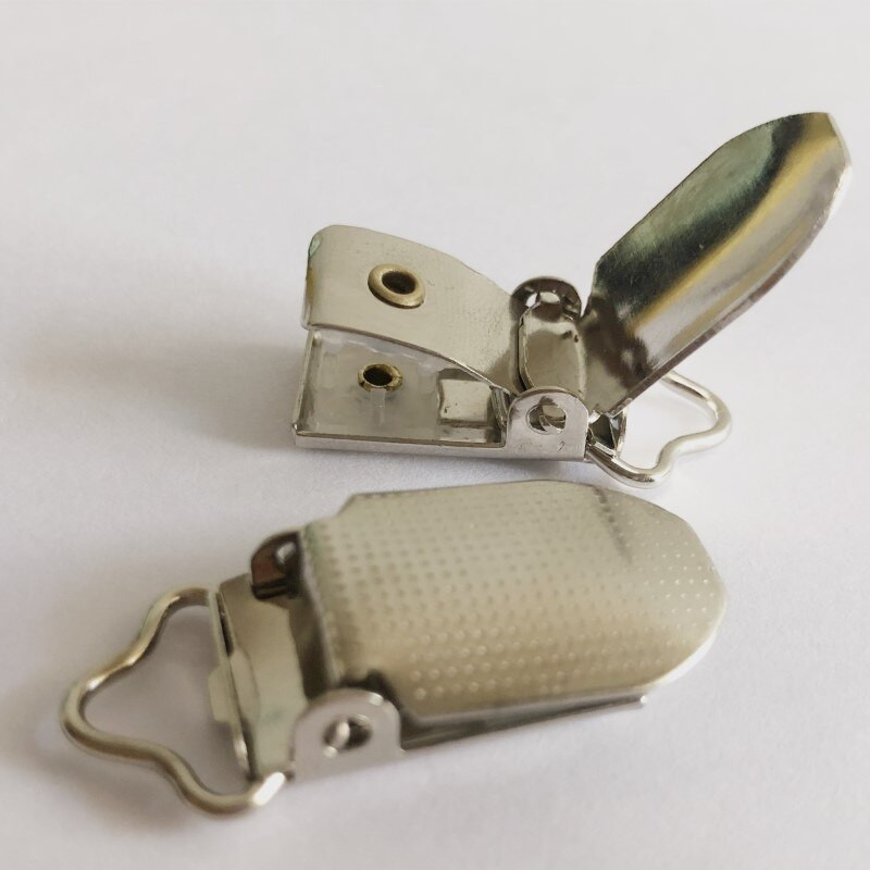 Kovové traky Paci, klipy na cumlík, detské cumlíky, spony, retiazkové príslušenstvo, plastový háčik, 30 ks