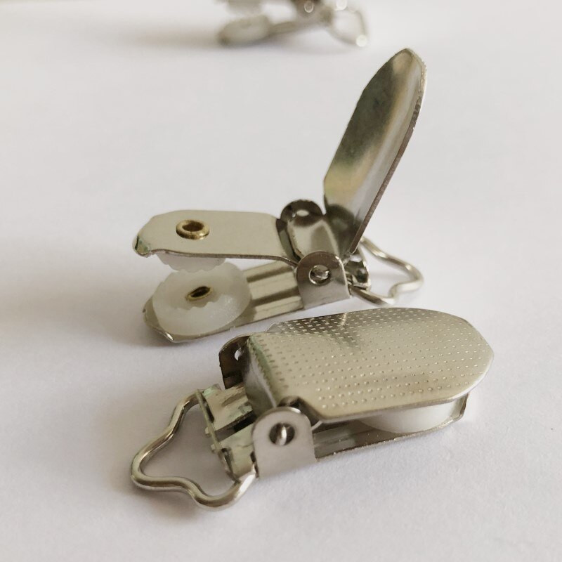 Kovové traky Paci, klipy na cumlík, detské cumlíky, spony, retiazkové príslušenstvo, plastový háčik, 30 ks