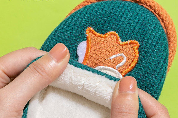 Papuci de iarna cu aplicatie