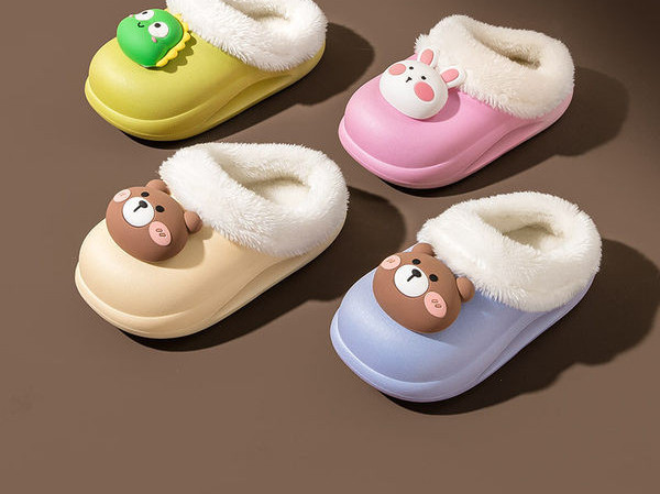 Kummist sussid ja 3D aplikatsiooniga sussid poistele