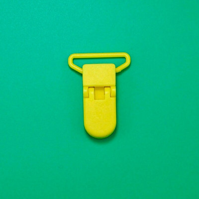 SUTOYUEN Besplatna dostava 50 komada 25 mm D Shap plastična dječja duda MAM lutka za dudu, držač za lanac, kopče za naramenice