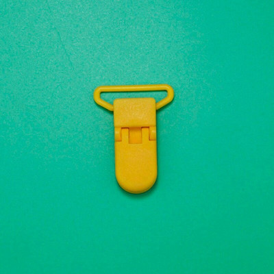 SUTOYUEN Besplatna dostava 50 komada 25 mm D Shap plastična dječja duda MAM lutka za dudu, držač za lanac, kopče za naramenice