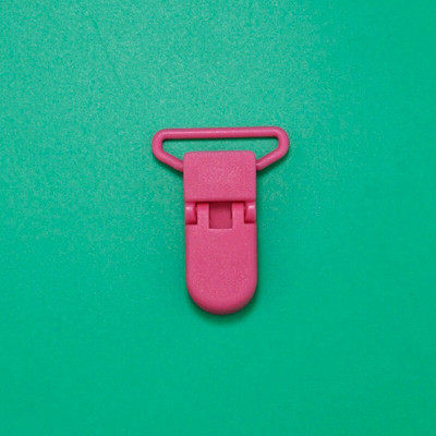 SUTOYUEN Besplatna dostava 50 komada 25 mm D Shap plastična dječja duda MAM lutka za dudu, držač za lanac, kopče za naramenice