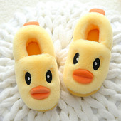 Vaikiškos pūkinės šlepetės su 3D elementu