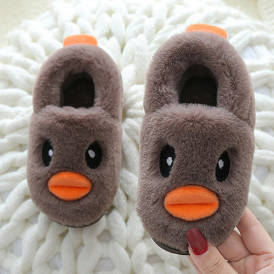 Vaikiškos pūkinės šlepetės su 3D elementu