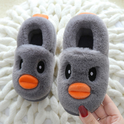 Vaikiškos pūkinės šlepetės su 3D elementu