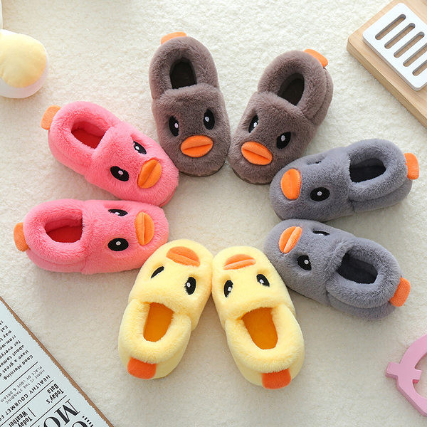 Vaikiškos pūkinės šlepetės su 3D elementu