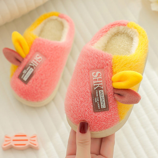 Casual παιδικές παντόφλες με τρισδιάστατο στοιχείο