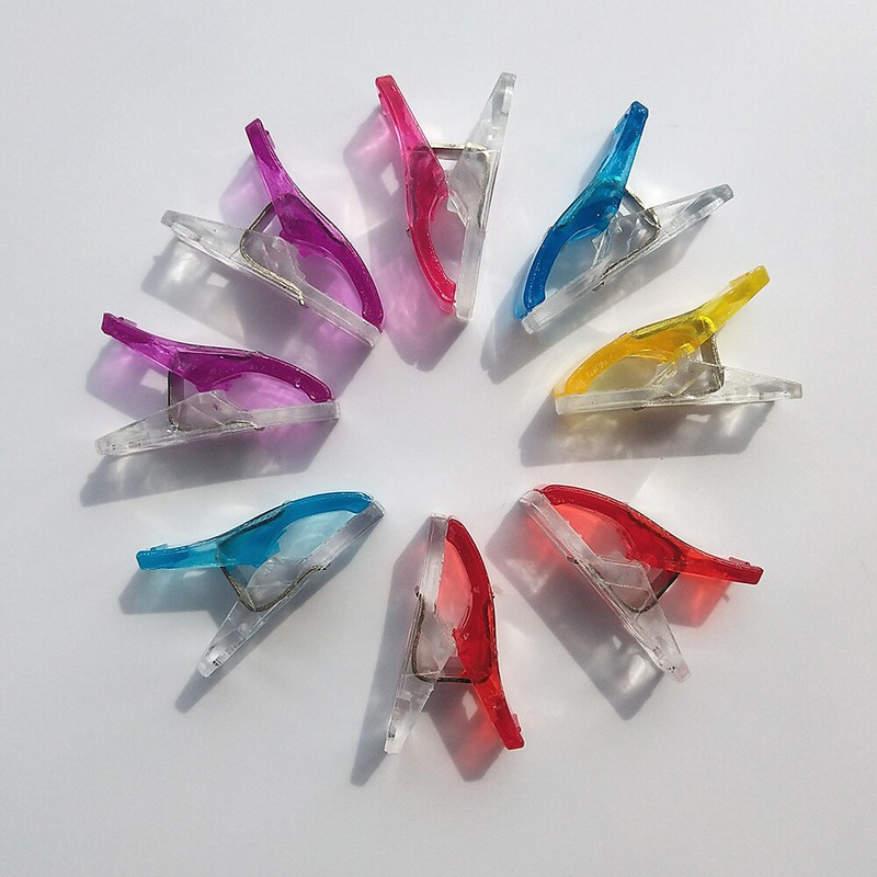 20 ks plastových šijacích sponiek, náhodné miešanie farieb, svorky na látky, remeselné spony, držiak sponiek na prešívanie, držiak sponiek na oblečenie, DIY šijacie príslušenstvo