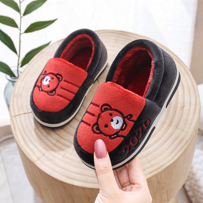 Kućne papuče s vezom i ravnim potplatom