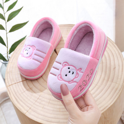 Kućne papuče s vezom i ravnim potplatom