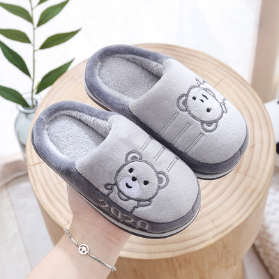 Kućne papuče s vezom i ravnim potplatom