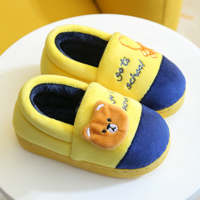 Kućne papuče s vezom i ravnim potplatom