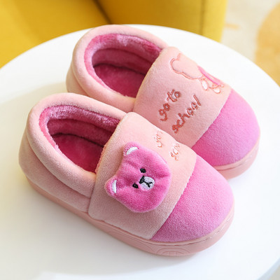 Kućne papuče s vezom i ravnim potplatom