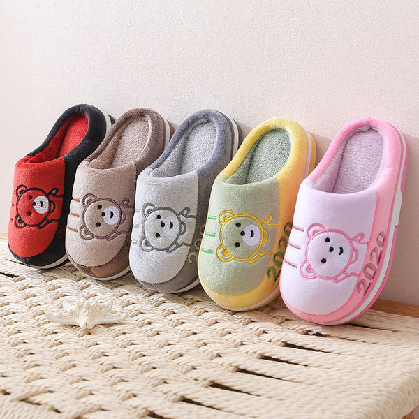 Kućne papuče s vezom i ravnim potplatom