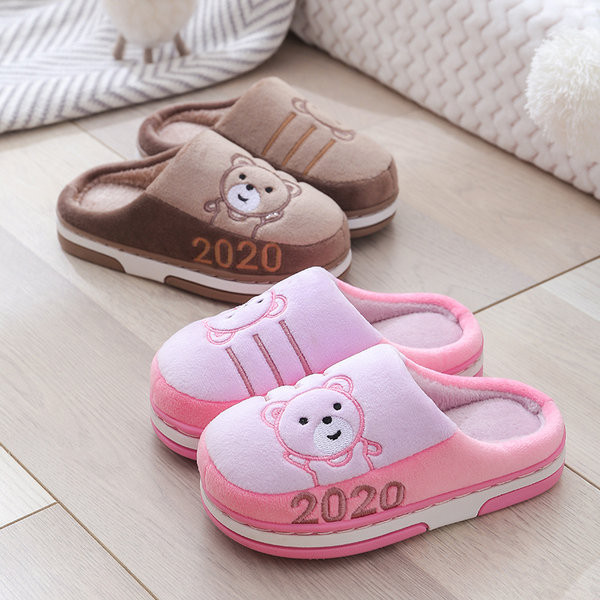 Kućne papuče s vezom i ravnim potplatom