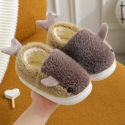 Naujo modelio vaikiškos šlepetės su 3D elementu berniukams ir mergaitėms