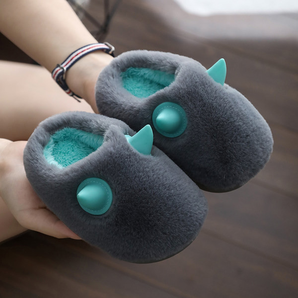 Jesenné a zimné domáce papuče a papuče pre chlapcov