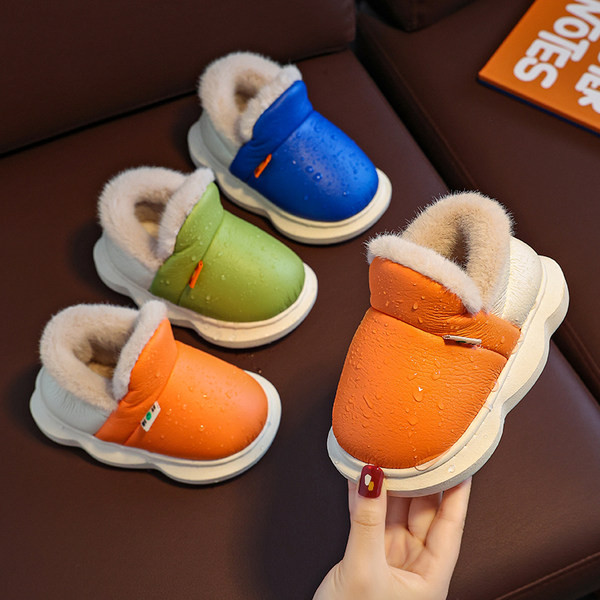 Dječje papuče s puhom podstavom u tri boje