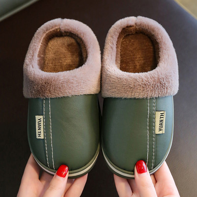 Teplé podšité kožené papuče s nápisom pre chlapcov