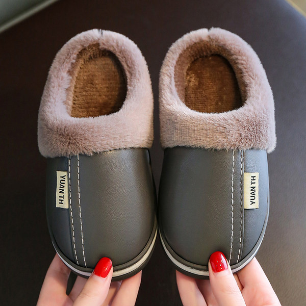 Teplé podšité kožené papuče s nápisom pre chlapcov