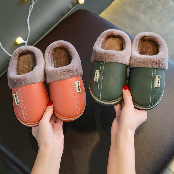 Teplé podšité kožené papuče s nápisom pre chlapcov