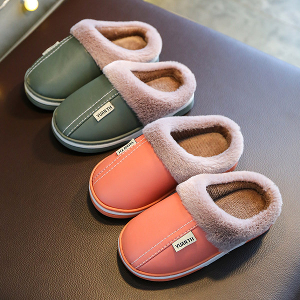 Teplé podšité kožené papuče s nápisom pre chlapcov