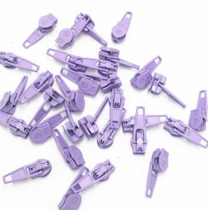 50 ks kovových zipsov na nylonový zips 3#, viacfarebný nylonový zips 3#, súpravy na šitie pre domácich majstrov, súpravy na zipsy