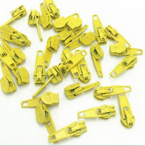 50 ks kovových zipsov na nylonový zips 3#, viacfarebný nylonový zips 3#, súpravy na šitie pre domácich majstrov, súpravy na zipsy