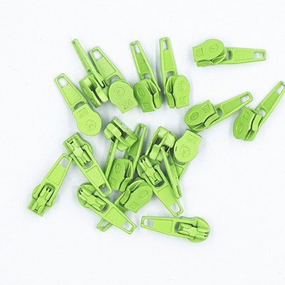 3# 20 farieb 20 ks nylonových cievok s automatickým zámkom na zips, šijací nástroj pre domácich majstrov