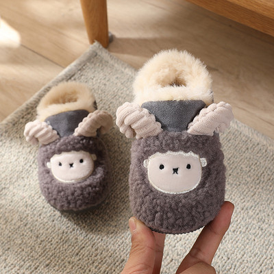 Nadýchané detské papuče s 3D prvkom pre chlapcov