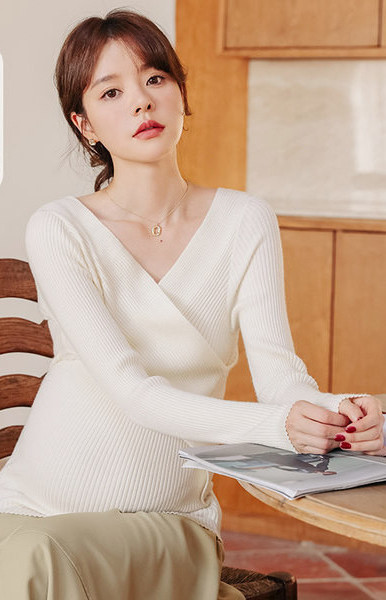 Dámska blúzka pre tehotné ženy s výstrihom do V