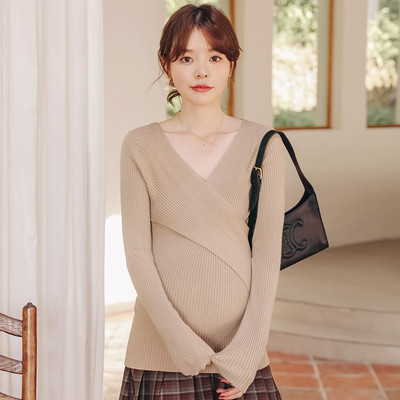 Dámska blúzka pre tehotné ženy s výstrihom do V