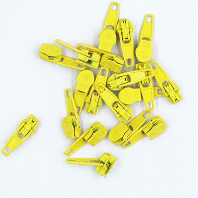 3# 20 farieb 20 ks nylonových cievok s automatickým zámkom na zips, šijací nástroj pre domácich majstrov